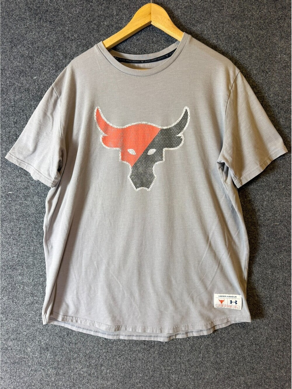 Under Armour Project Rock T Shirt Mens XL Gray Iron Paradise Training Dept Bull
